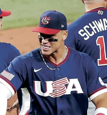 WBC決勝 試合前セレモニーがすごい 球場暗転→スタンドがペンライトで装飾→選手入場でジャッジ＆アラエスが旗手