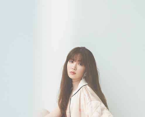 小嶋陽菜、美脚披露 コロナ禍での劇的変化語る「幸せも人とシェアしたい」