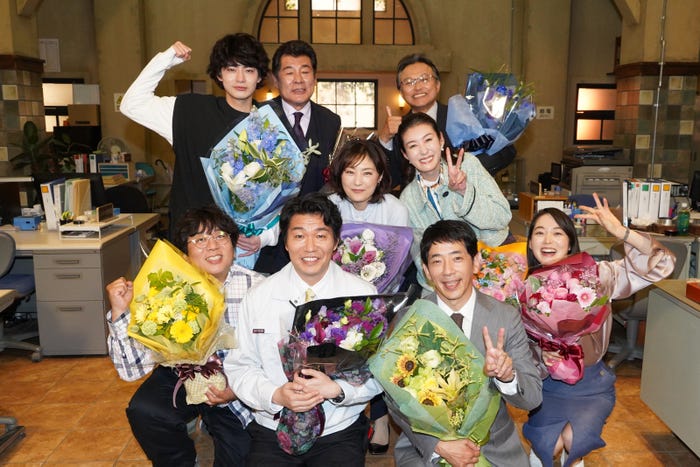 (上段左から)豊田裕大、赤井英和、相島一之(中段左から)常盤貴子、ともさかりえ(下段左から)諏訪雅、高橋努、野間口徹、朝倉あき(C)奥乃桜子/集英社・NTV