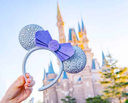 東京ディズニーリゾート、“ディズニー100”テーマの新作グッズ 華やかカチューシャ&城デザインの雑貨たち