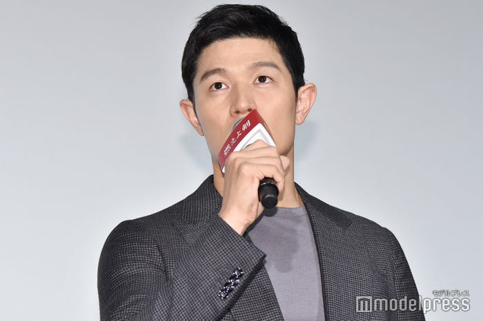 鈴木亮平(C)モデルプレス