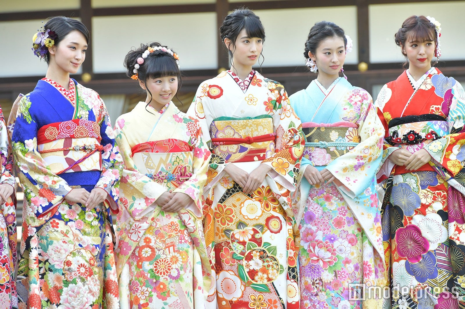 （左から）剛力彩芽、本田望結、高橋ひかる、井本彩花、藤田ニコル（C）モデルプレス