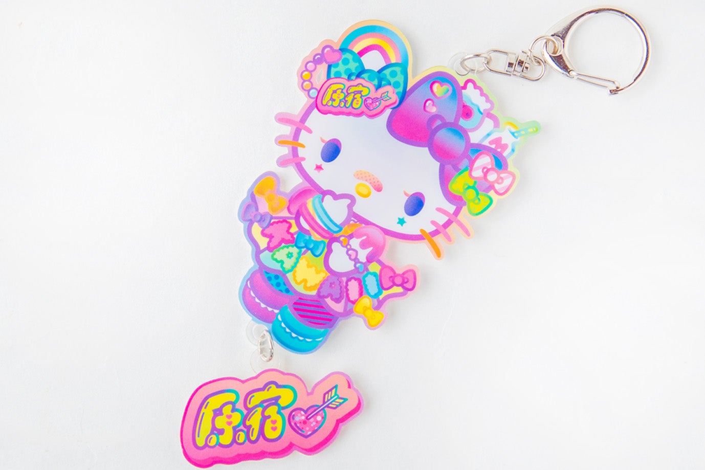 アクリルキーホルダー（ ハローキティ） 780円（税別）／（C）1976, 2019 SANRIO CO.,LTD.APPROVAL NO. S601424 （C）KAWAII MONSTER CAFE