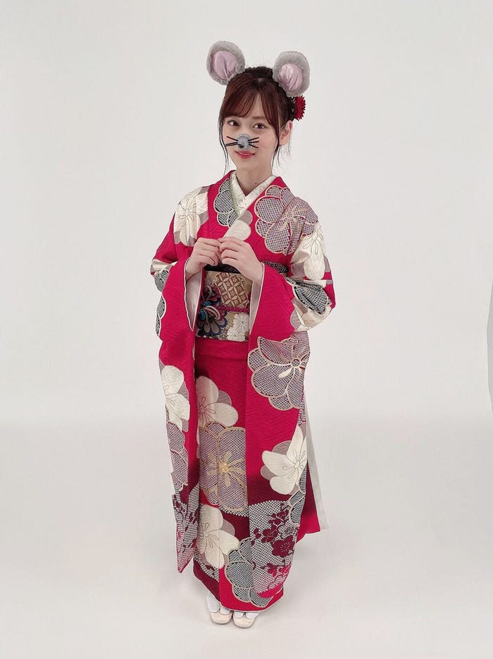 “ネズミ”になった山下美月(提供写真)