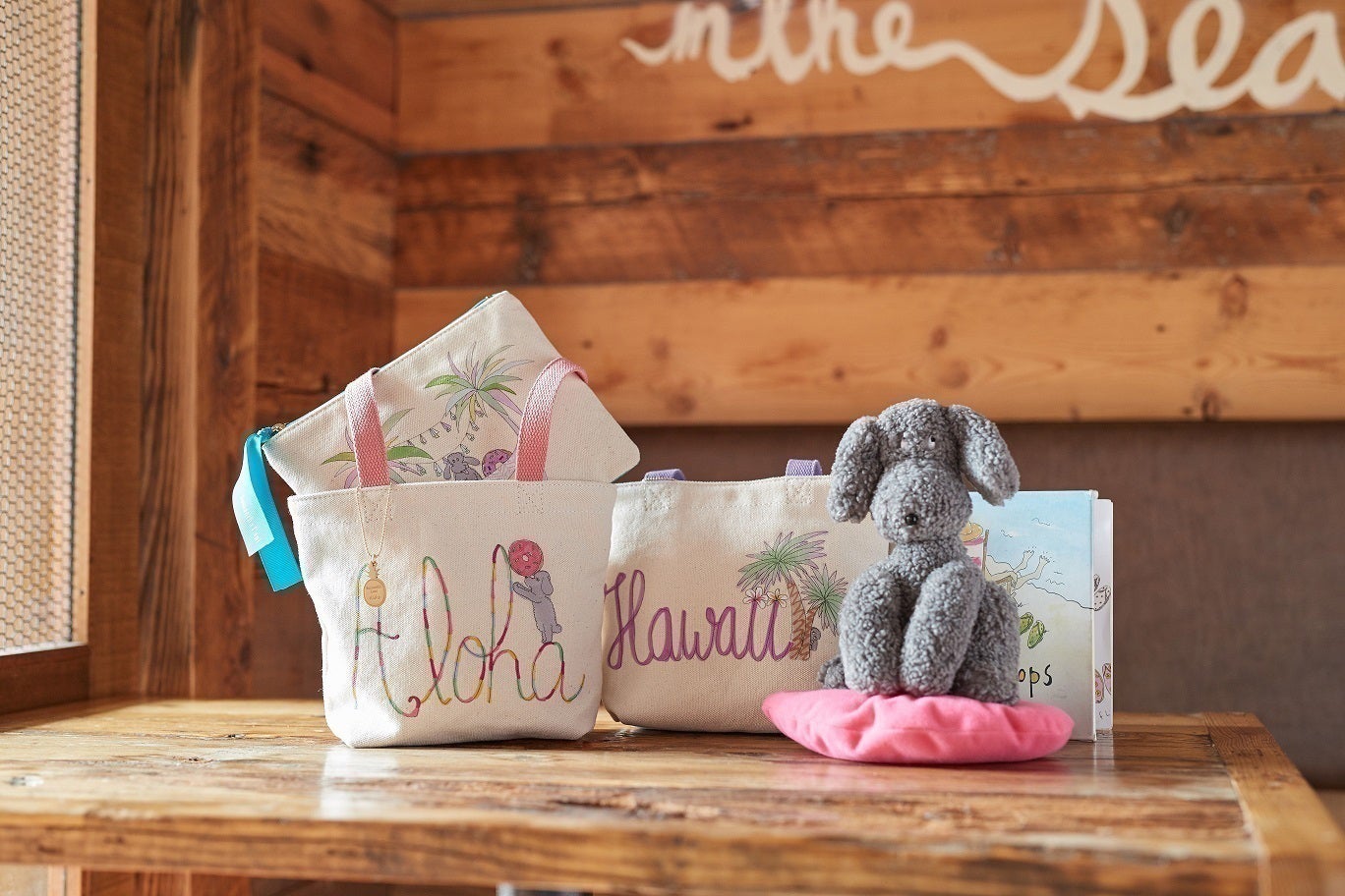 Laraシリーズ：クラッチ ＄37、ミニトート ＄46／画像提供：サマンサタバサジャパンリミテッド