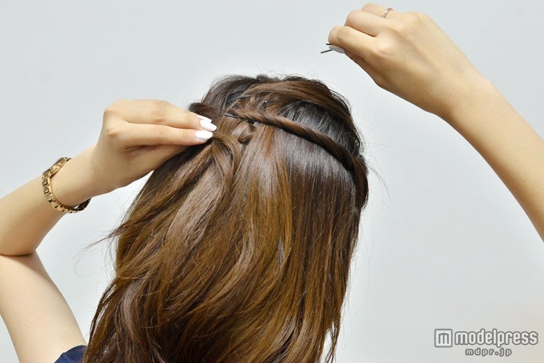 2．ねじってとめる