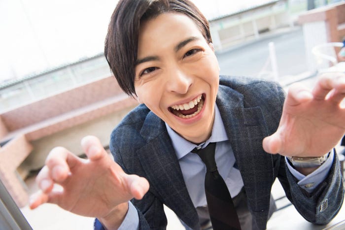 カメラを見つけると「がおー!」