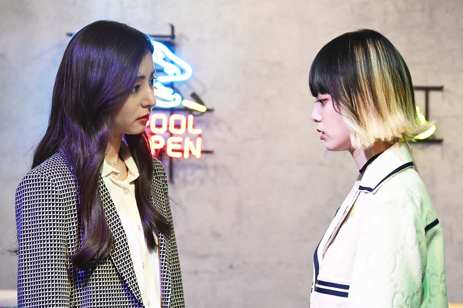 新木優子、平手友梨奈「六本木クラス」（C）Kwang jin／tv asahi