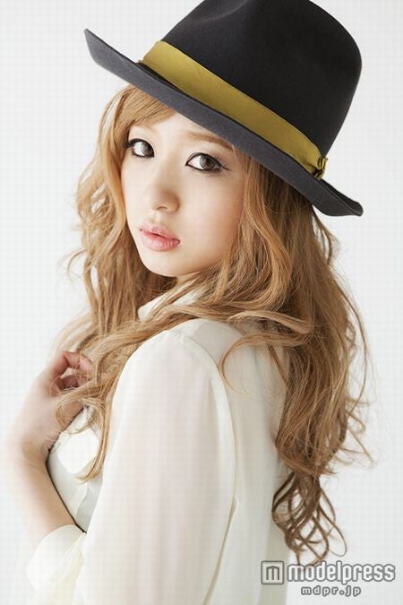 「音楽×ファッション」新雑誌創刊　次世代歌姫を全面バックアップ