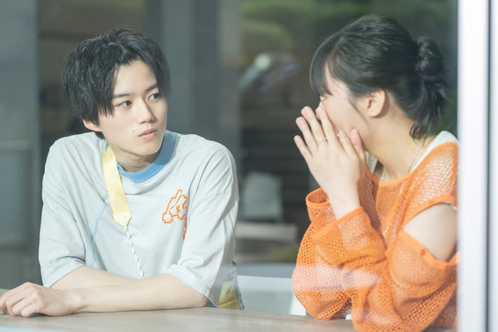 奥智哉、深尾あむ「みなと商事コインランドリー2」第4話より(C)缶爪さわ・椿ゆず/KADOKAWA/「みなと商事コインランドリー2」製作委員会