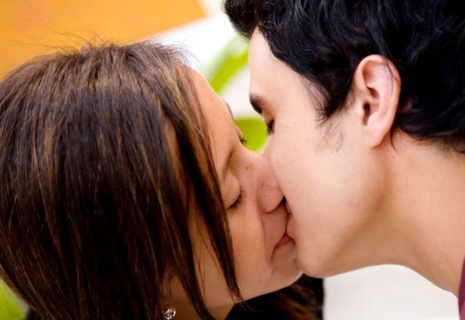 約6割の男性が支持 彼女とのスキンシップで好きなのは キス Or ハグ どっち モデルプレス 約6割の男性が支持 彼女とのスキンシップで好きなのは キス Or ハグ どっち モデルプレス