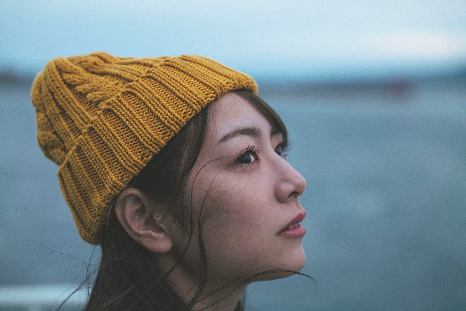 乃木坂46北野日奈子 2nd写真集「希望の方角」 （2月8日発売）通常版裏表紙／撮影：藤本和典