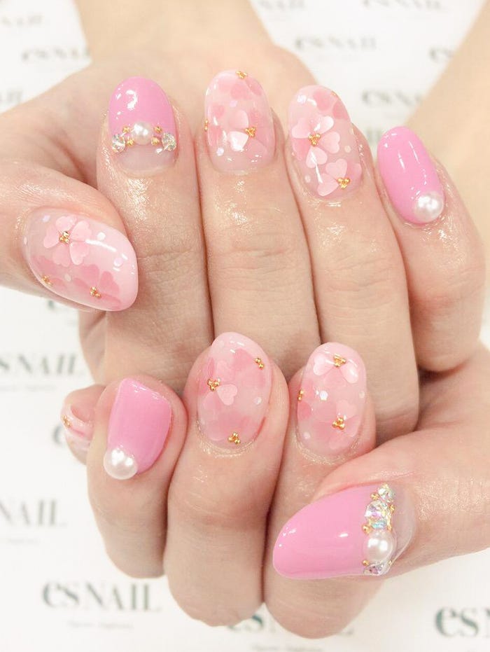 さり気ないハートが可愛い/画像提供:esNAIL