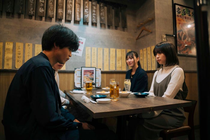 中田圭祐、三原羽衣、大原優乃「さよならモノトーン」より(C)2023「さよならモノトーン」製作委員会