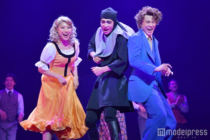 (左から)瀧本美織、賀来賢人、小栗旬(C)モデルプレス