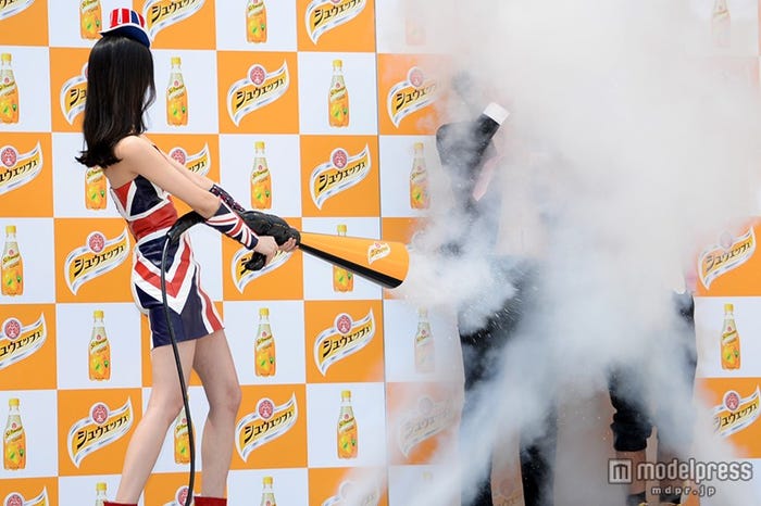 (左より)菜々緒、村本大輔、中川パラダイス