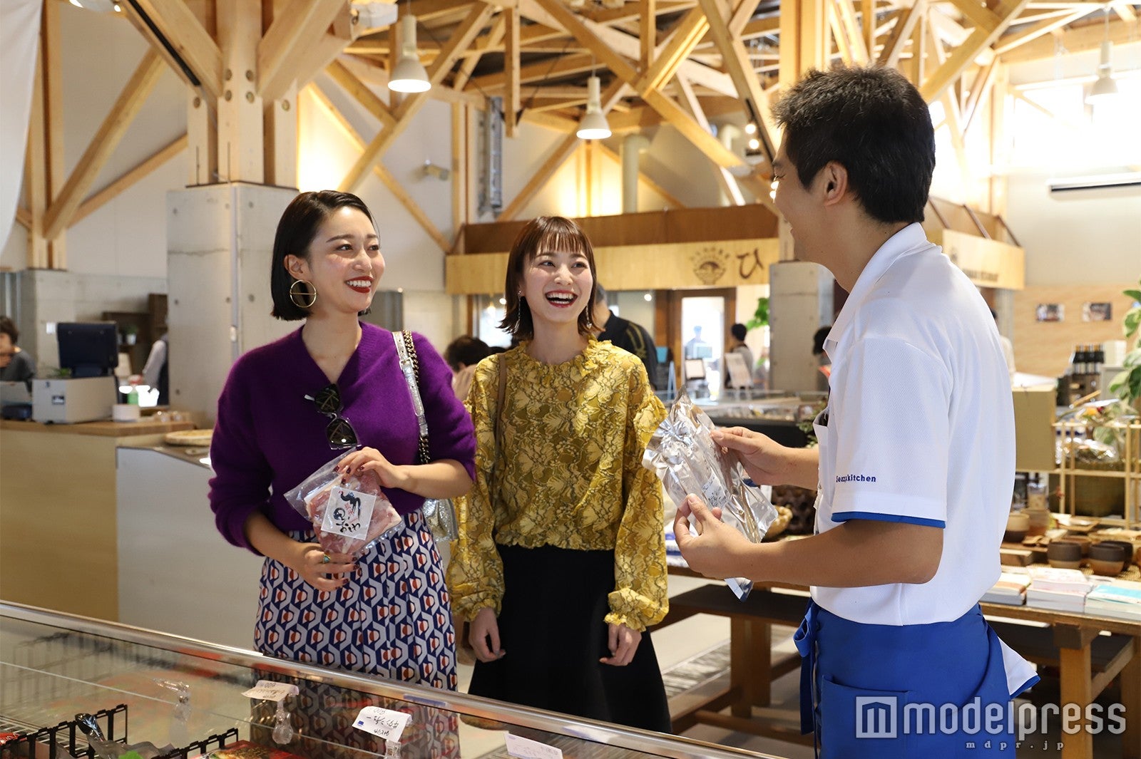 おすすめのお土産も店員さんにおまかせ（C）モデルプレス