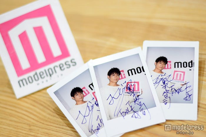 サイン入りチェキをプレゼント