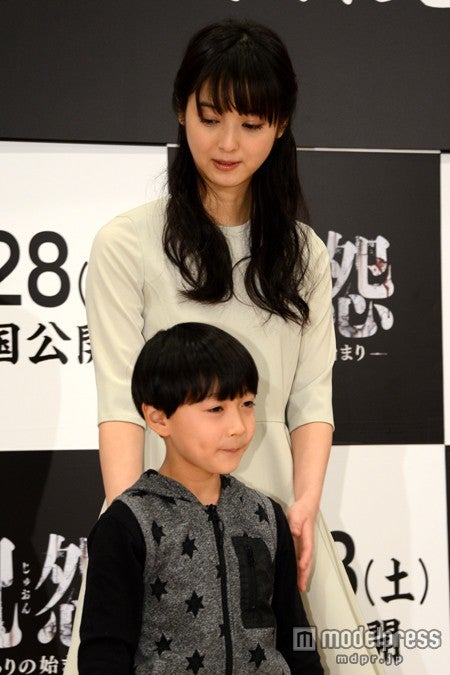 佐々木希（上）、小林颯（下）