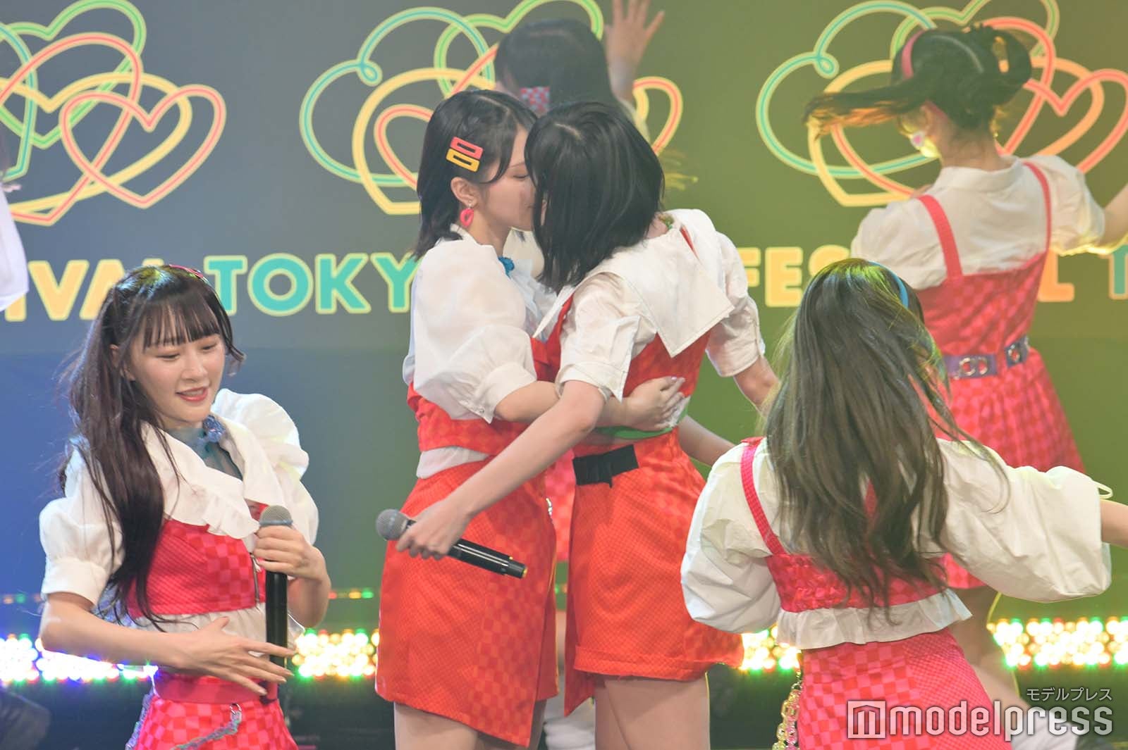 =LOVE （C）モデルプレス