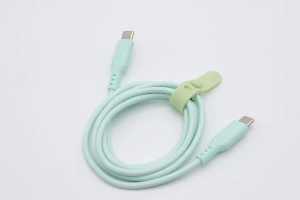 ダイソー 充電・通信C-Cケーブル(留めバンド付、グリーン) ダイソー 充電・通信C-Cケーブル(留めバンド付、グリーン)