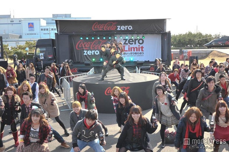 ロールダンスをEXILEとファン100人で大規模ダンスを披露