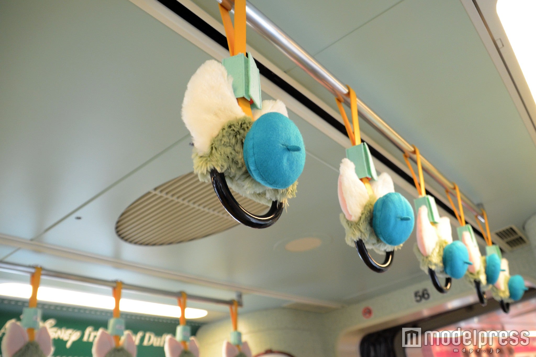 ジェラトーニ／つり革（C）モデルプレス