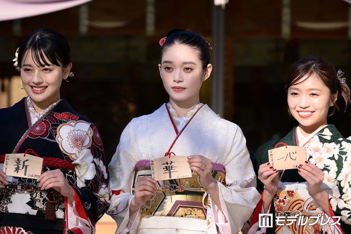 高石あかり・大原優乃・上坂樹里らエイベックス美女8人、晴れ着で集結 新年の抱負語る