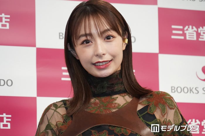 宇垣美里、胸元輝く華やかドレス姿披露「美しい」「セクシー」と反響