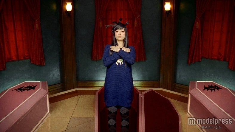 きゃりー扮する“きゃりーかむかむ”／「g.u.」新CM「ファッションモンスター the ファイナル」篇より