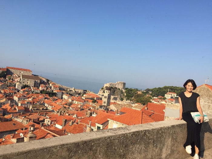 プライベートでも旅行は大好き!クロアチアのドゥブロヴニクは、魔女の宅急便のモデルになったとも言われる美しい街並み。(提供写真)