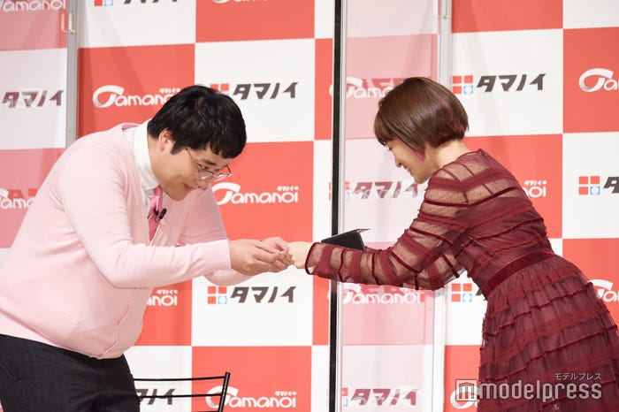 村上、前田敦子(C)モデルプレス