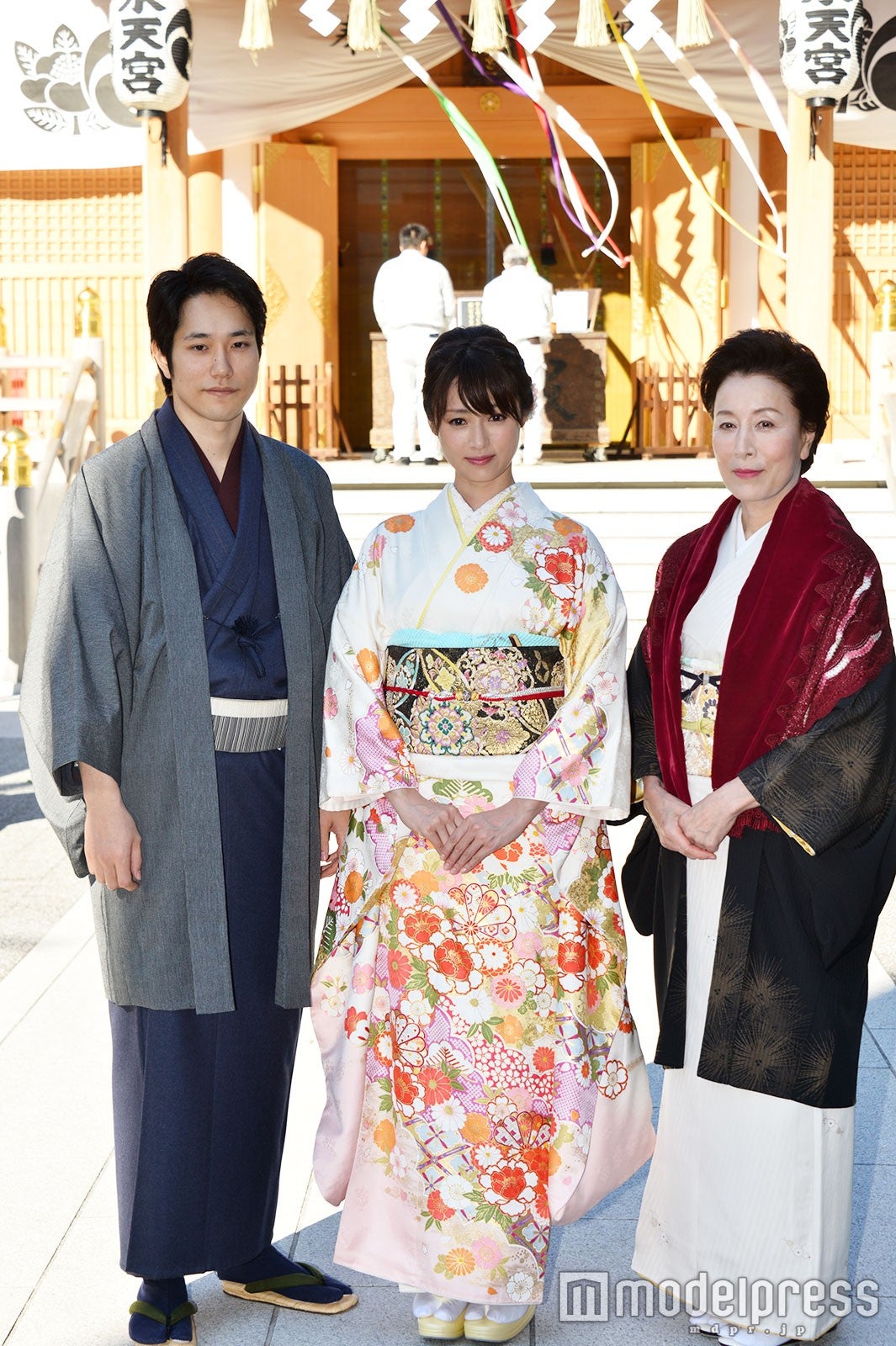 （左から）松山ケンイチ、深田恭子、高畑淳子（C）モデルプレス