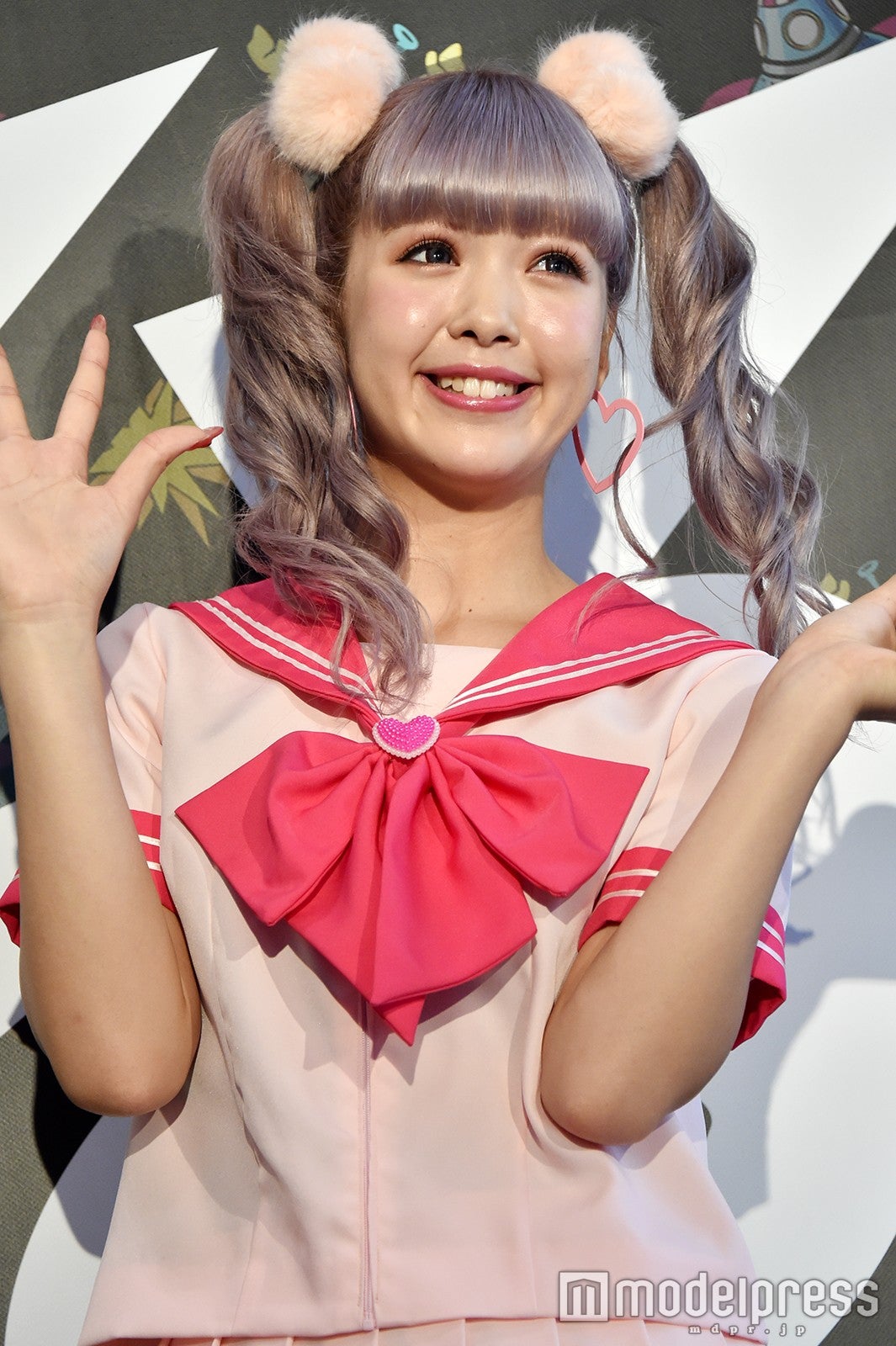 ハイトーンカラーの藤田ニコル（C）モデルプレス