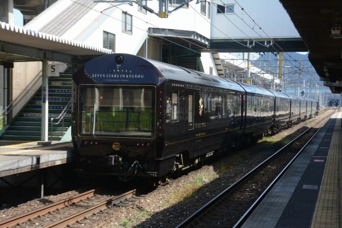 「ななつ星in九州」。列車の最後尾