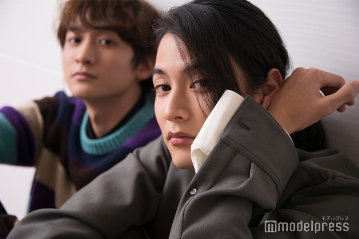(左から)小関裕太、渡邊圭祐 (C)モデルプレス
