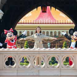 ミニーマウス、木村佳乃、ミッキーマウス（C）2021 Disney Enterprises, Inc. All Rights Reserved.
