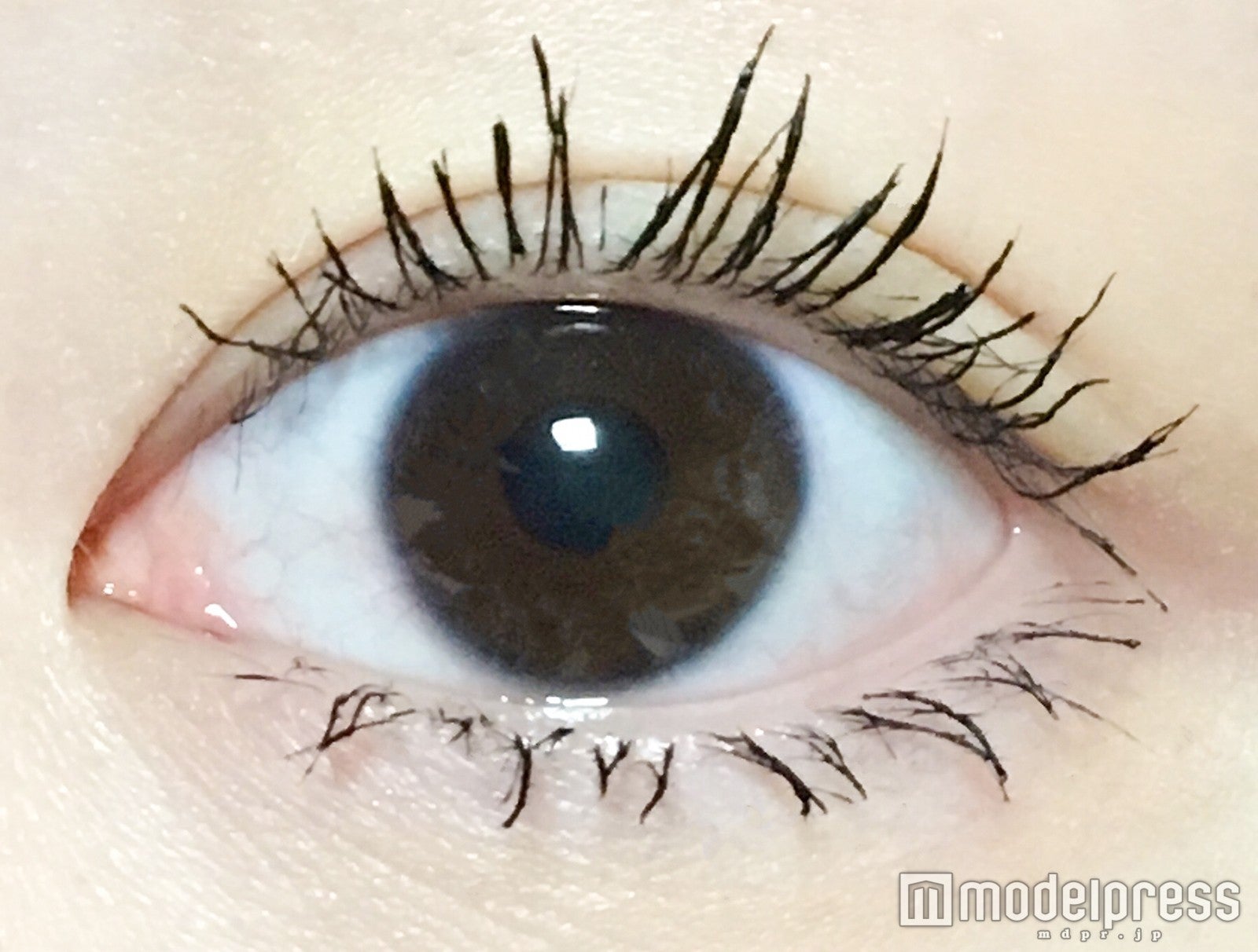 オーバーに4、5回重ねて塗っても先端はセパレート／写真：るん（C）モデルプレス