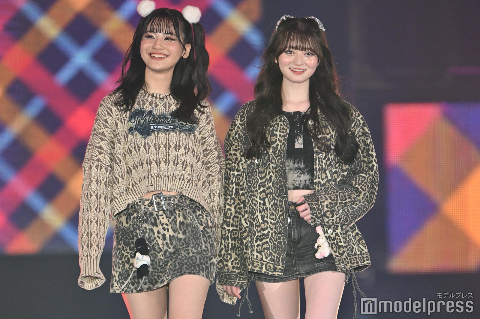 関谷瑠紀、高比良由菜「Seventeen」ステージ（C）モデルプレス