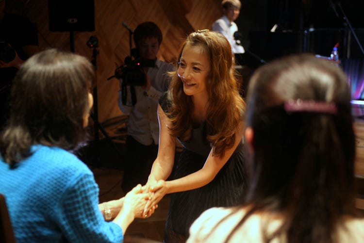 華原朋美 1万分の1 のプレミアム ライブで人気カバー曲を披露 モデルプレス 華原朋美 1万分の1 のプレミアム ライブで人気カバー曲を披露 モデルプレス