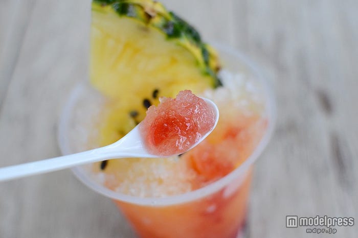 下にはラズベリーゼリー