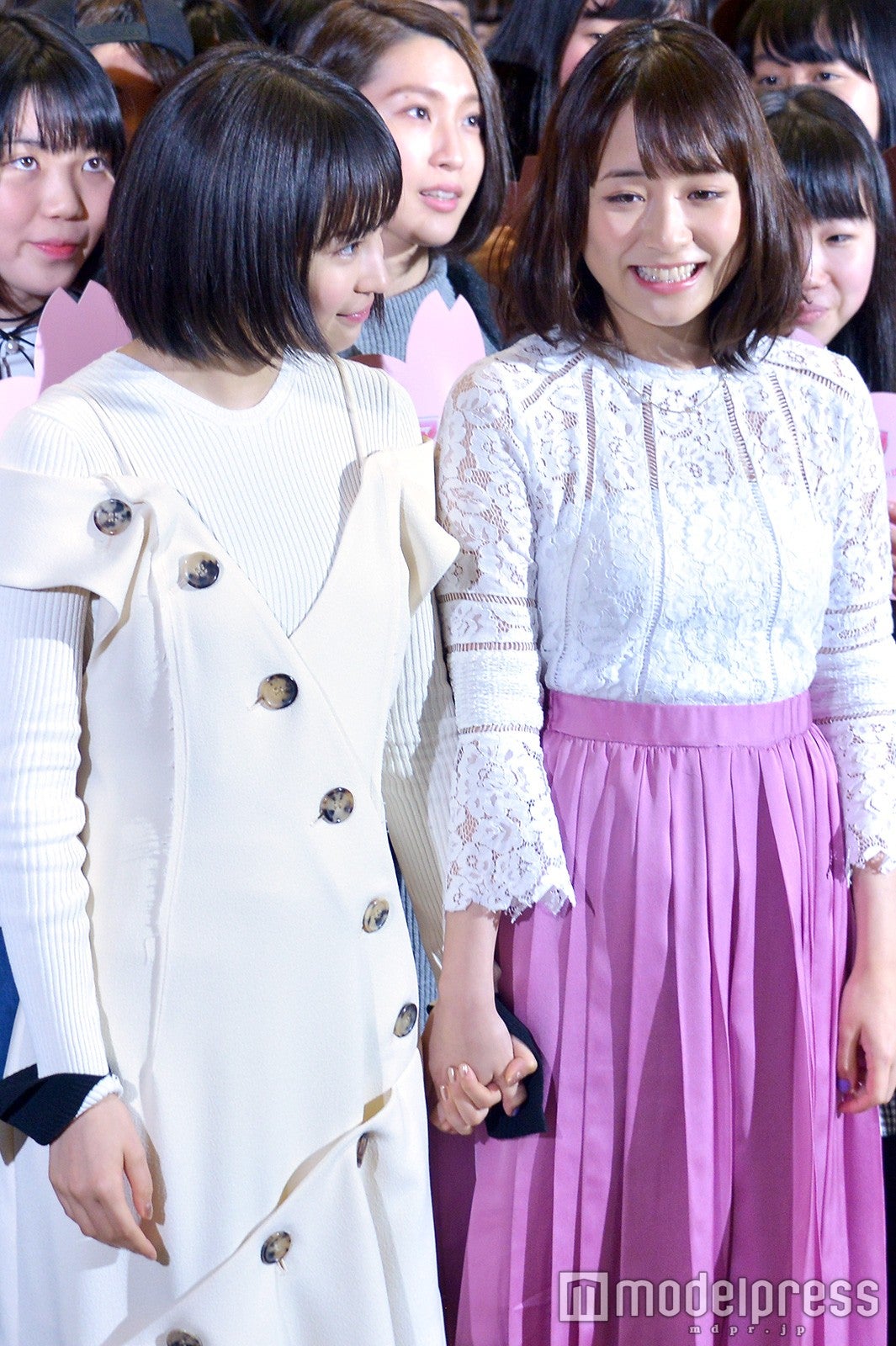 （左から）広瀬すず、大原櫻子（C）モデルプレス