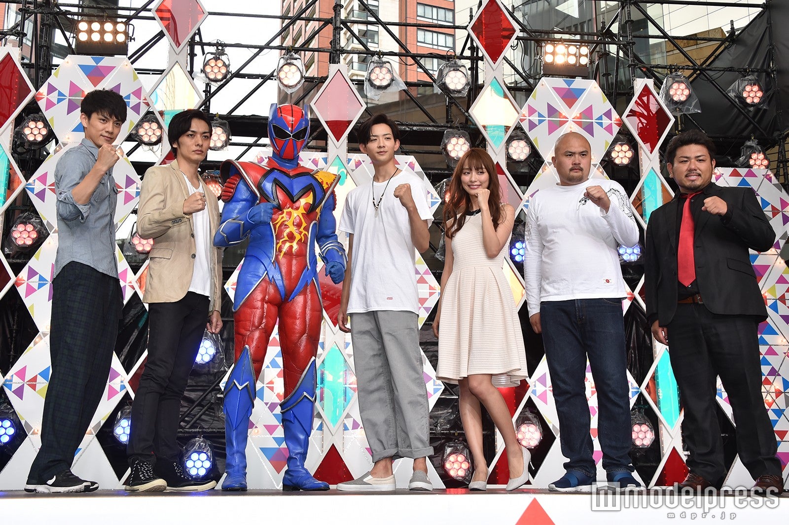 （左から）青木玄徳、久保田悠来、マックスマン、竜星涼、内田理央、坂井良多、金野博和（C）モデルプレス