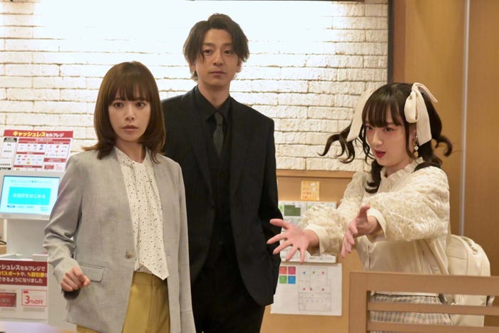 桜井ユキ、三浦翔平、坂口風詩「ホスト相続しちゃいました」第9話より(C)カンテレ