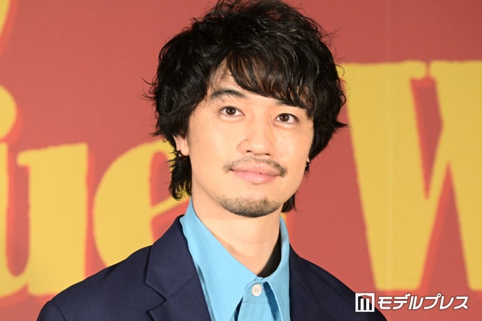 斎藤工、スクランブル交差点で1人路上ライブ NSC時代は「結構地獄でした」