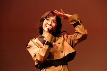 KARA・知英 単独ファンミーティングで「探偵」に変身！