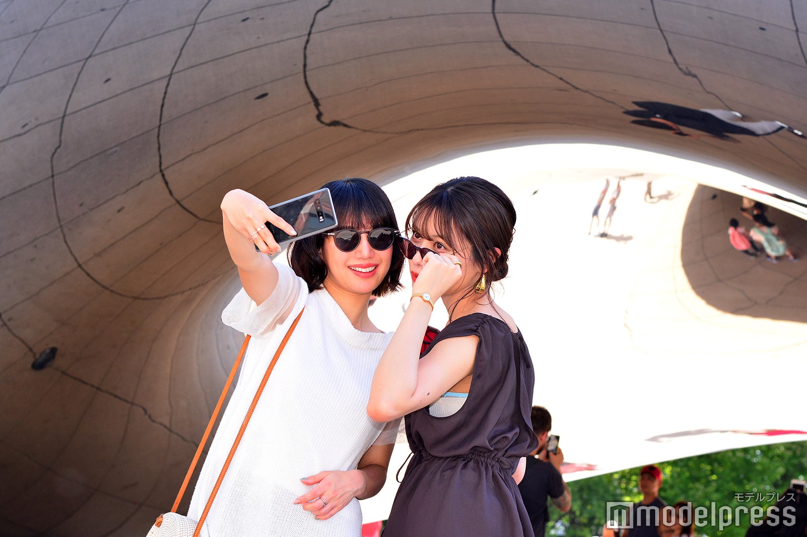 表面の映り込みもフォトジェニック（C）モデルプレス