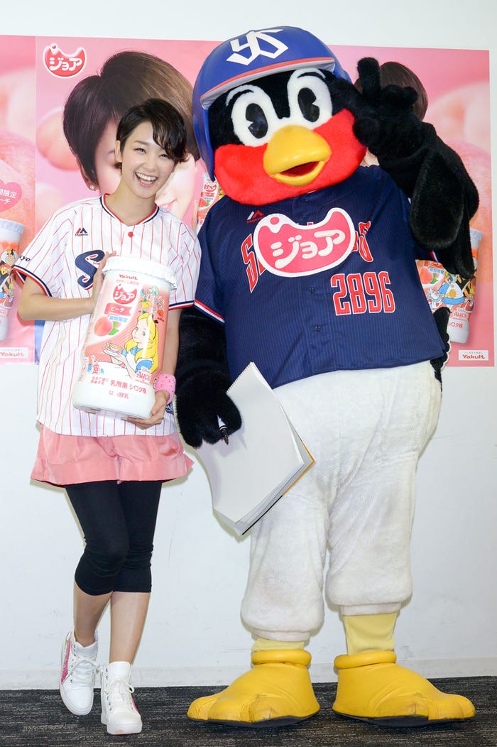 剛力彩芽、つば九郎/(C)Disney