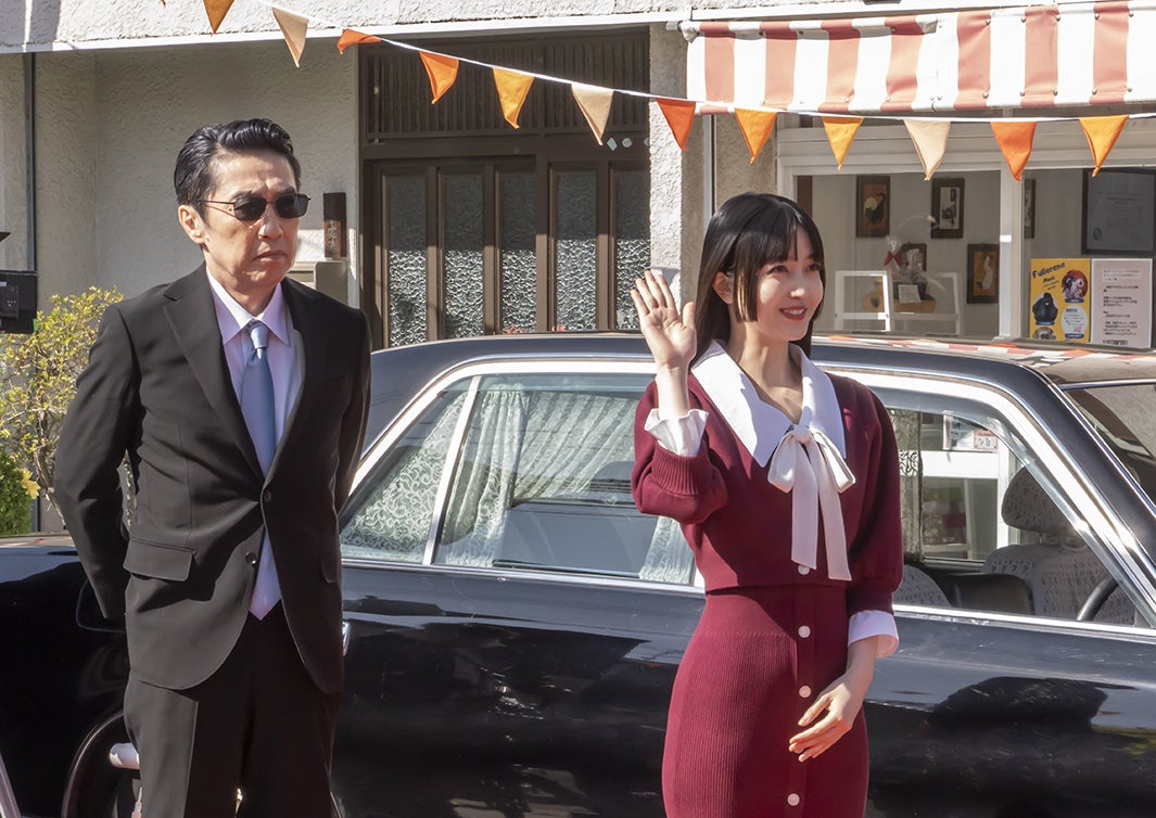 池田成志、久保史緒里／「一途なあいちゃんだゾ！」篇より（C）臼井儀人／双葉社・シンエイ・テレビ朝日・ADK