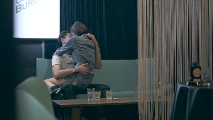 テラスハウス 膝に乗ってキス ホテルへ 過激シーンに反響 すごい長い 体感的にほぼキスシーン モデルプレス テラスハウス 膝に乗ってキス ホテルへ 過激シーンに反響 すごい長い 体感的にほぼキスシーン モデルプレス